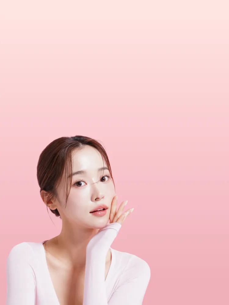 ピンクの背景に女性