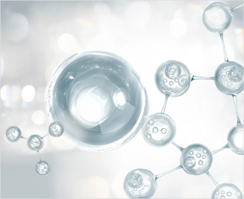 薄くハリのないまぶたには、手術以外の選択が適する場合も