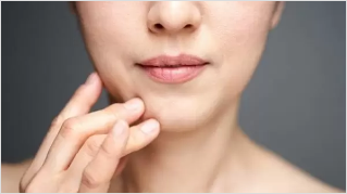 頬や口元のたるみ改善